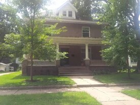 609 East Walnut Street, Unit 1 in Bloomington, IL - Building Photo