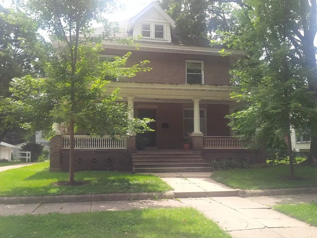 property at 609 East Walnut Street