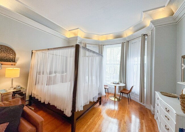337 Beacon St, Unit 2 in Boston, MA - Building Photo - Building Photo