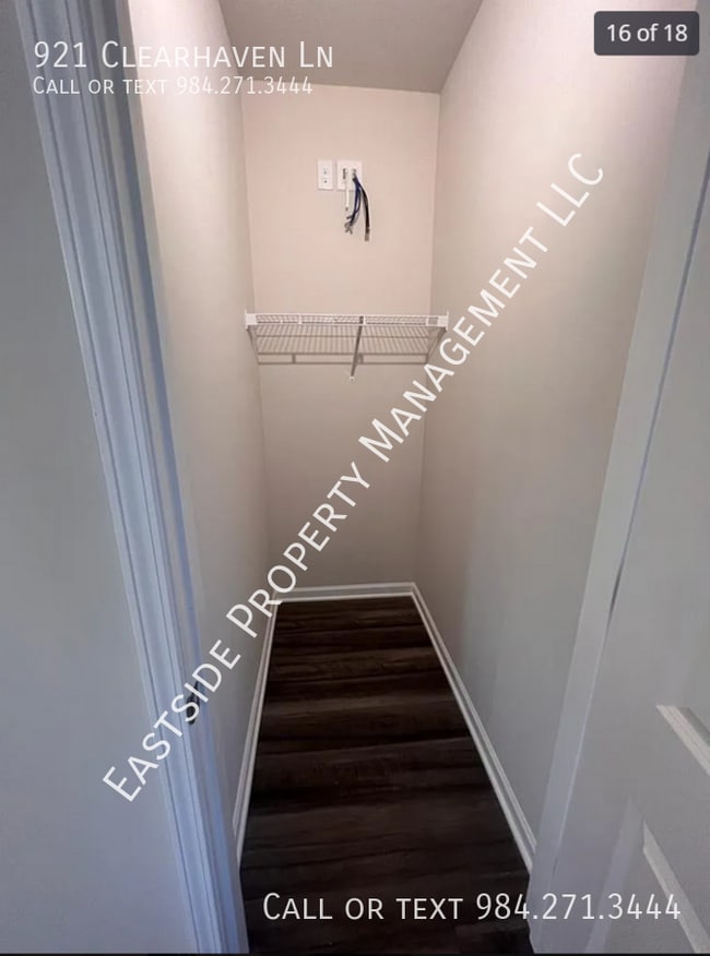 921 Clearhaven Ln in Fuquay Varina, NC - Building Photo - Building Photo