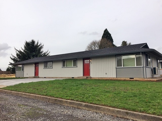 908 W D Ave in La Center, WA - Building Photo - Building Photo