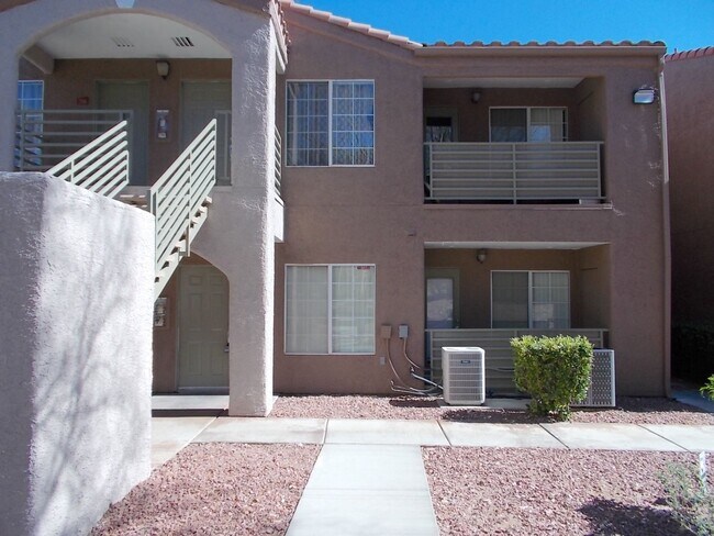 2101 Blue Breeze Dr in Las Vegas, NV - Building Photo - Building Photo