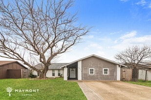 2611 Elk Grove Rd in Carrollton, TX - Building Photo