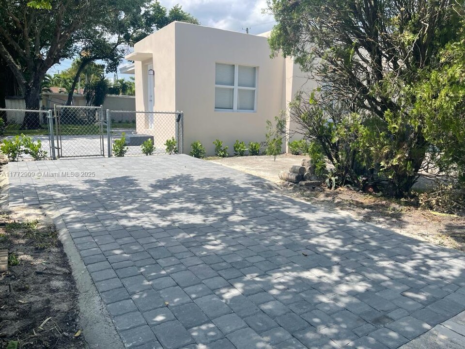 5800 Taylor St in Hollywood, FL - Building Photo
