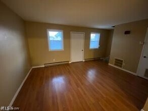 31 S State St in Frazeysburg, OH - Building Photo - Building Photo