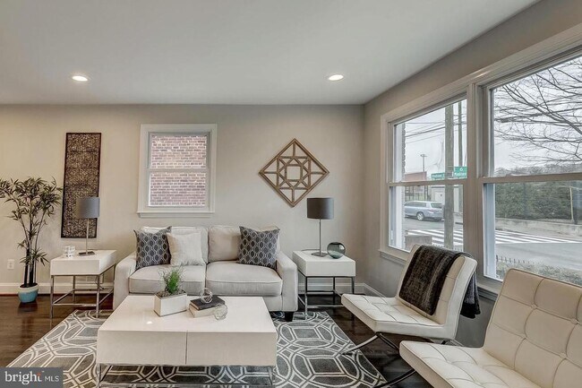 475 Madison St NE in Washington, DC - Building Photo - Building Photo