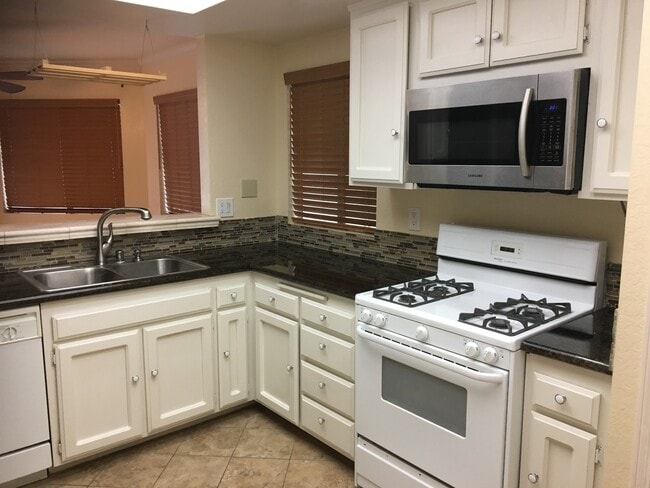 1818 Rory Ln in Simi Valley, CA - Building Photo - Building Photo
