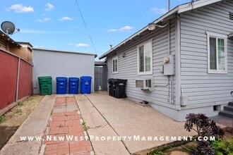 1043 Sampson St in San Diego, CA - Building Photo - Building Photo