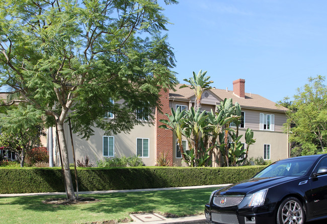 The Vigilants Apartments in Los Angeles, CA - Building Photo - Building Photo