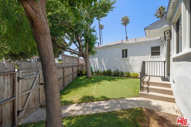 701 Oxford Ave in Los Angeles, CA - Building Photo - Building Photo