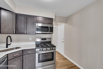 33 Diane Dr in Tinton Falls, NJ - Building Photo - Building Photo