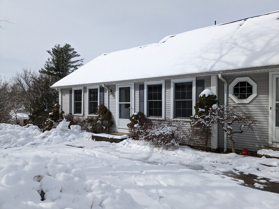 453 Federal St in Montague, MA - Building Photo