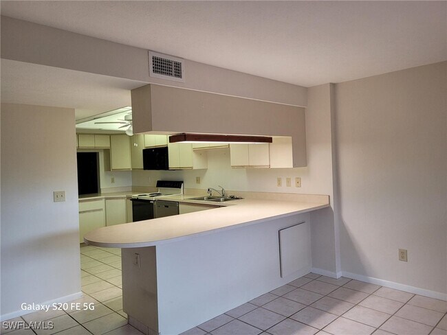 4019 SE 20th Pl in Cape Coral, FL - Building Photo - Building Photo