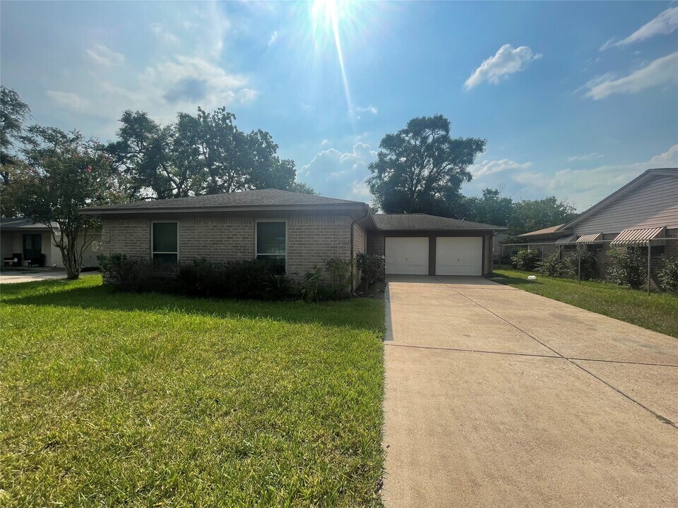 9007 Bunny Run Dr in Houston, TX - Building Photo