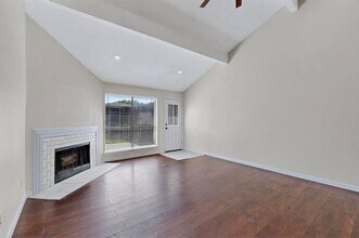 310 E Amberway Ln in Garland, TX - Building Photo - Building Photo