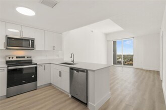 1250 S Miami Ave, Unit 2409 in Miami, FL - Building Photo - Building Photo