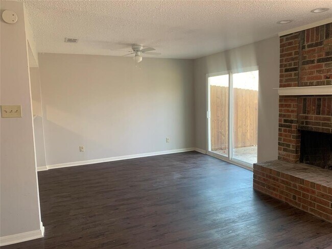 5502 Loving Dr-Unit -4 in Garland, TX - Building Photo - Building Photo