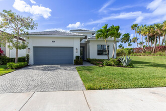 5664 St Armands Way in Westlake, FL - Building Photo - Building Photo