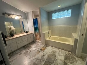 908 Wicketrun Dr in Brandon, FL - Building Photo - Building Photo