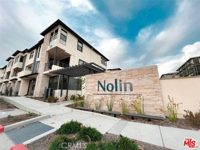 property at 2957 W Lincoln Ave