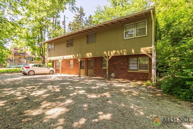 property at 1725 Houston St