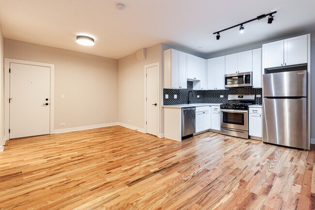 655 W Wrightwood Ave, Unit DS-213