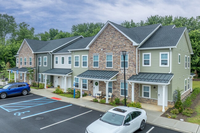The Willows at Greenwich in Stewartsville, NJ - Building Photo - Building Photo