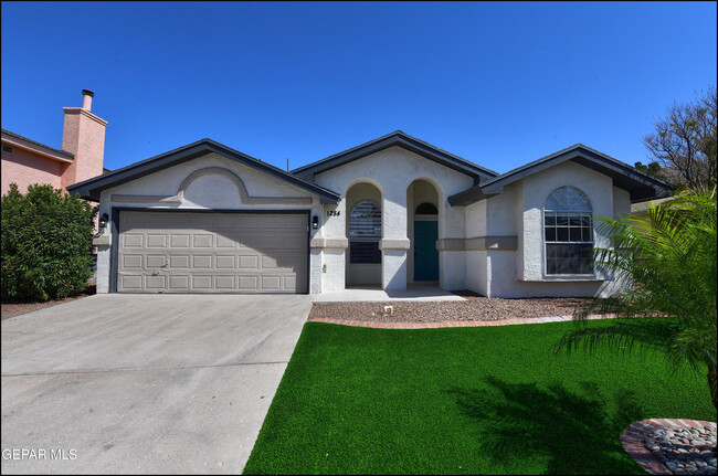 1284 Desierto Seco Dr in El Paso, TX - Foto de edificio - Building Photo