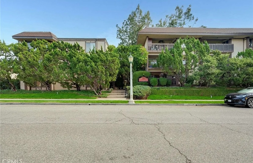 500 S Oak Knoll Ave, Unit 11 in Pasadena, CA - Foto de edificio