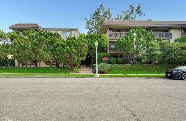 property at 500 S Oak Knoll Ave