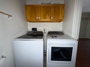 8813 Darby Ave in Los Angeles, CA - Building Photo - Building Photo