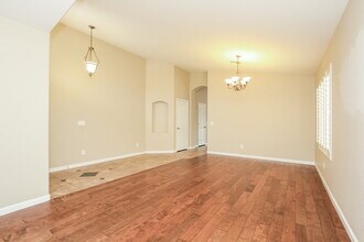 2515 W Gambit Trail in Phoenix, AZ - Foto de edificio - Building Photo