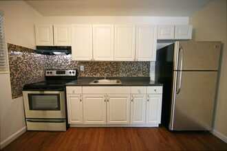 Ashley Place Apartments in North Miami, FL - Foto de edificio - Building Photo