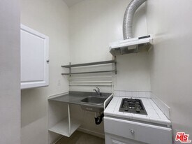 2763 Fairmount Ave in Montrose, CA - Building Photo