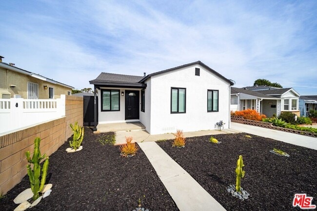 property at 1368 W Summerland Ave