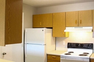 PINE GROVE APARTMENTS in Bluffton, IN - Foto de edificio - Building Photo