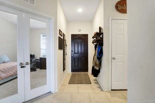 10368 Braunig in San Antonio, TX - Building Photo