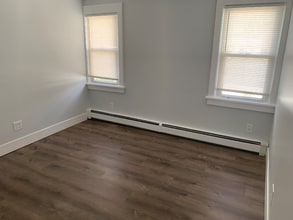 4 Bay Front Dr in Baldwin, NY - Building Photo - Building Photo