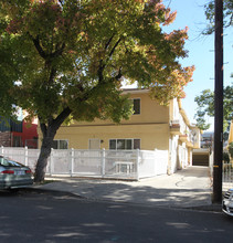 1548 N Alexandria Ave in Los Angeles, CA - Foto de edificio - Building Photo