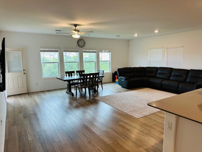 1212 Mallow Rd in Leander, TX - Building Photo - Building Photo