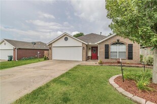 1245 S Camellia Ln in Fayetteville, AR - Building Photo