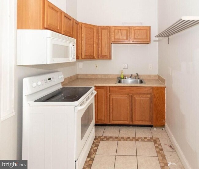 31 N Paca St in Baltimore, MD - Foto de edificio - Building Photo