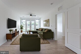 3700 Havertill Ln in Woodbridge, VA - Foto de edificio - Building Photo