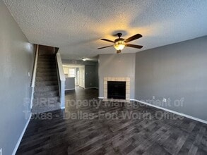 4004 W Pioneer Dr in Irving, TX - Building Photo - Building Photo