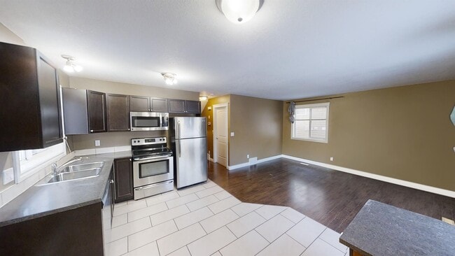 10272 A 85 St in Grande Prairie, AB - Building Photo - Building Photo