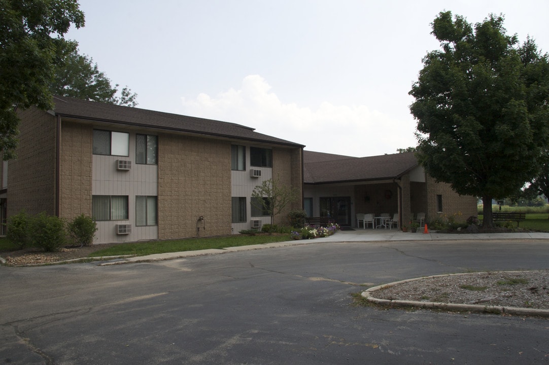 Silvercrest Apartments in Silver Lake, WI - Foto de edificio