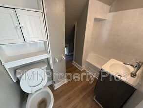 3806 W Rohr Ave in Milwaukee, WI - Building Photo - Building Photo