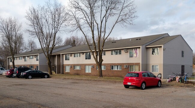 808 Hills Ave, Unit 1 in Jackson, MN - Building Photo - Building Photo