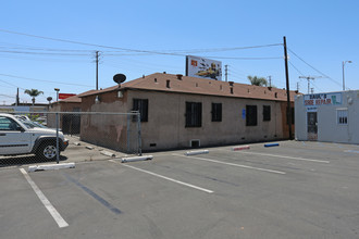 2231 S Main St in Santa Ana, CA - Building Photo - Building Photo