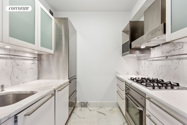 25 Columbus Cir in New York, NY - Building Photo - Building Photo